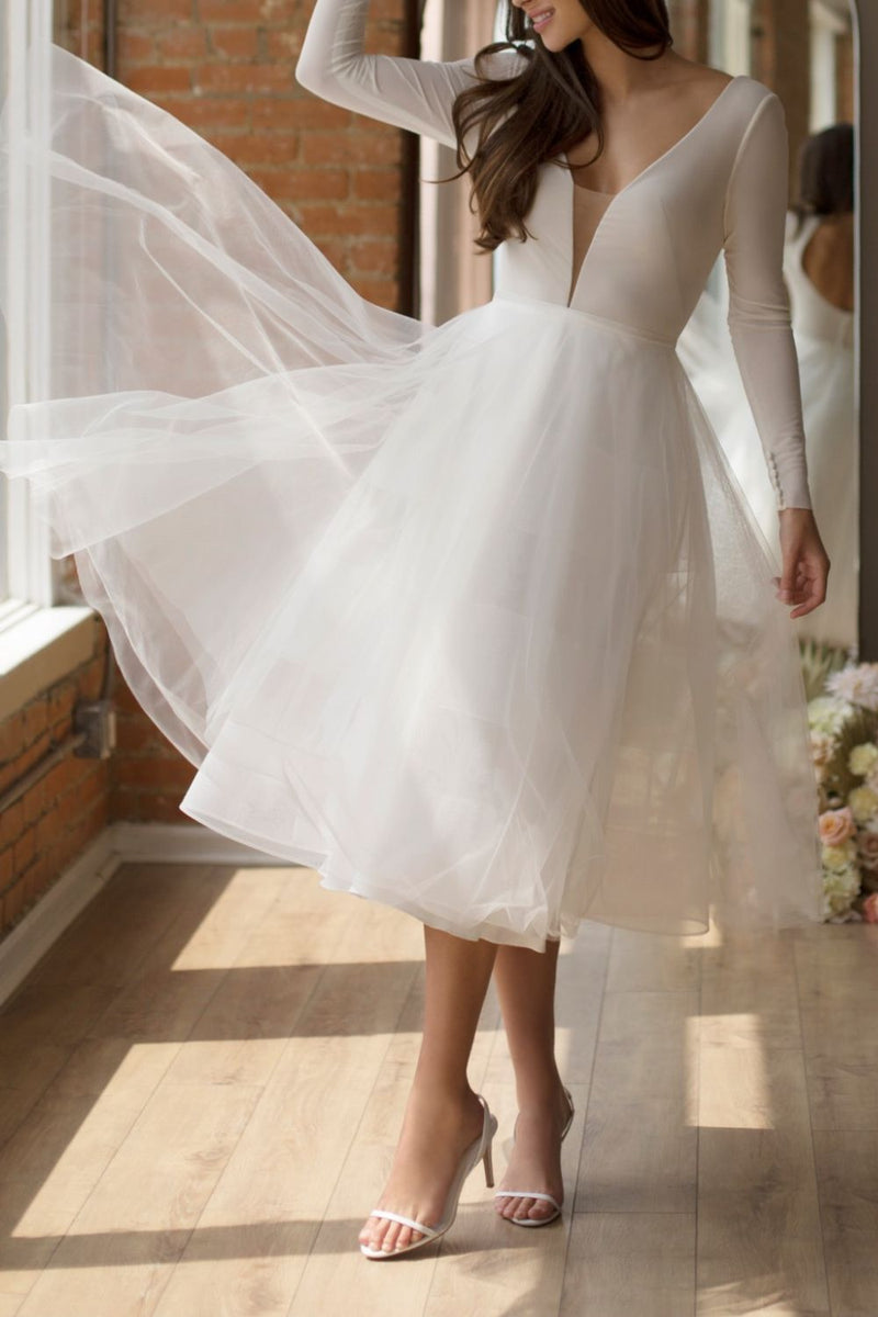 Load image into Gallery viewer, Tulle White Wedding Dress with Long Sleeves