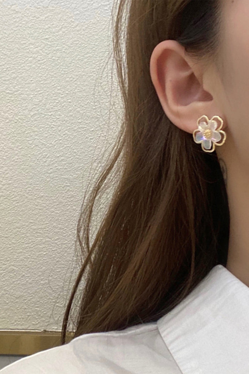 Load image into Gallery viewer, White Flowers Earrings