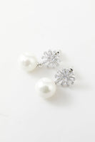 Load image into Gallery viewer, Flowers Pearl Earrings