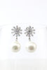 Load image into Gallery viewer, Flowers Pearl Earrings