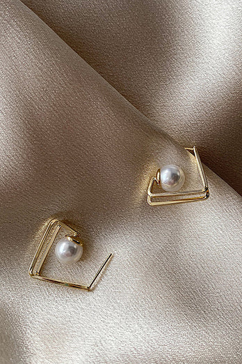 Simple and Versatile Pearl Earrings