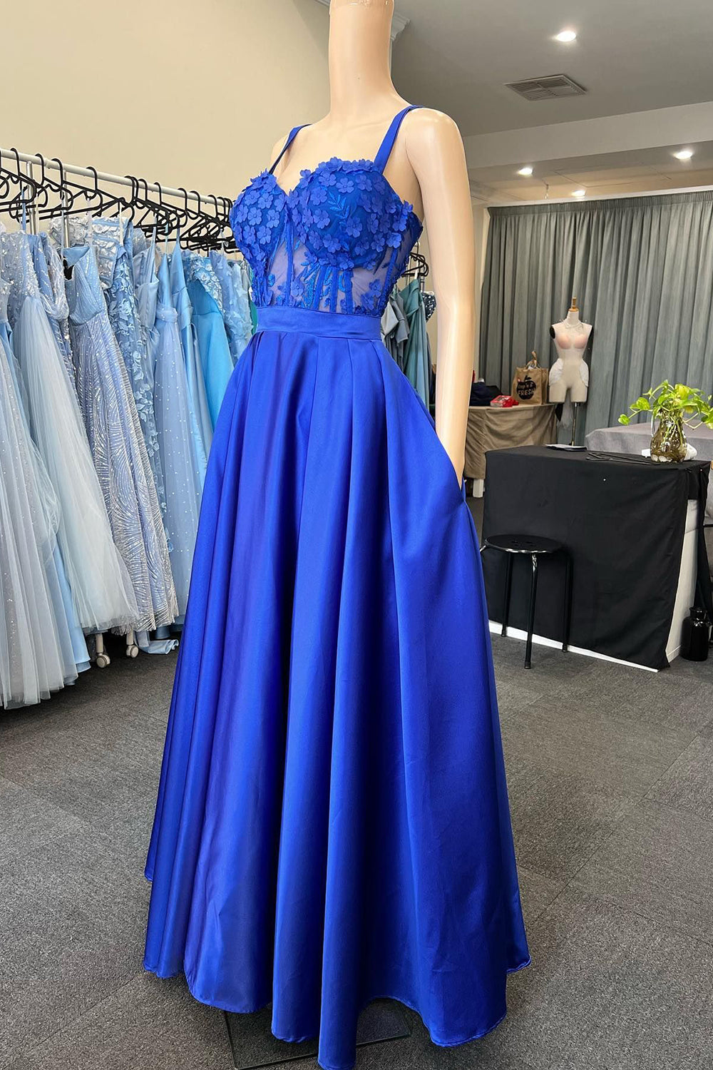 Queendancer Women Royal Blue Corset Prom Dress with Appliques Spaghetti  Straps Long Formal Dress with Pockets – queendanceruk
