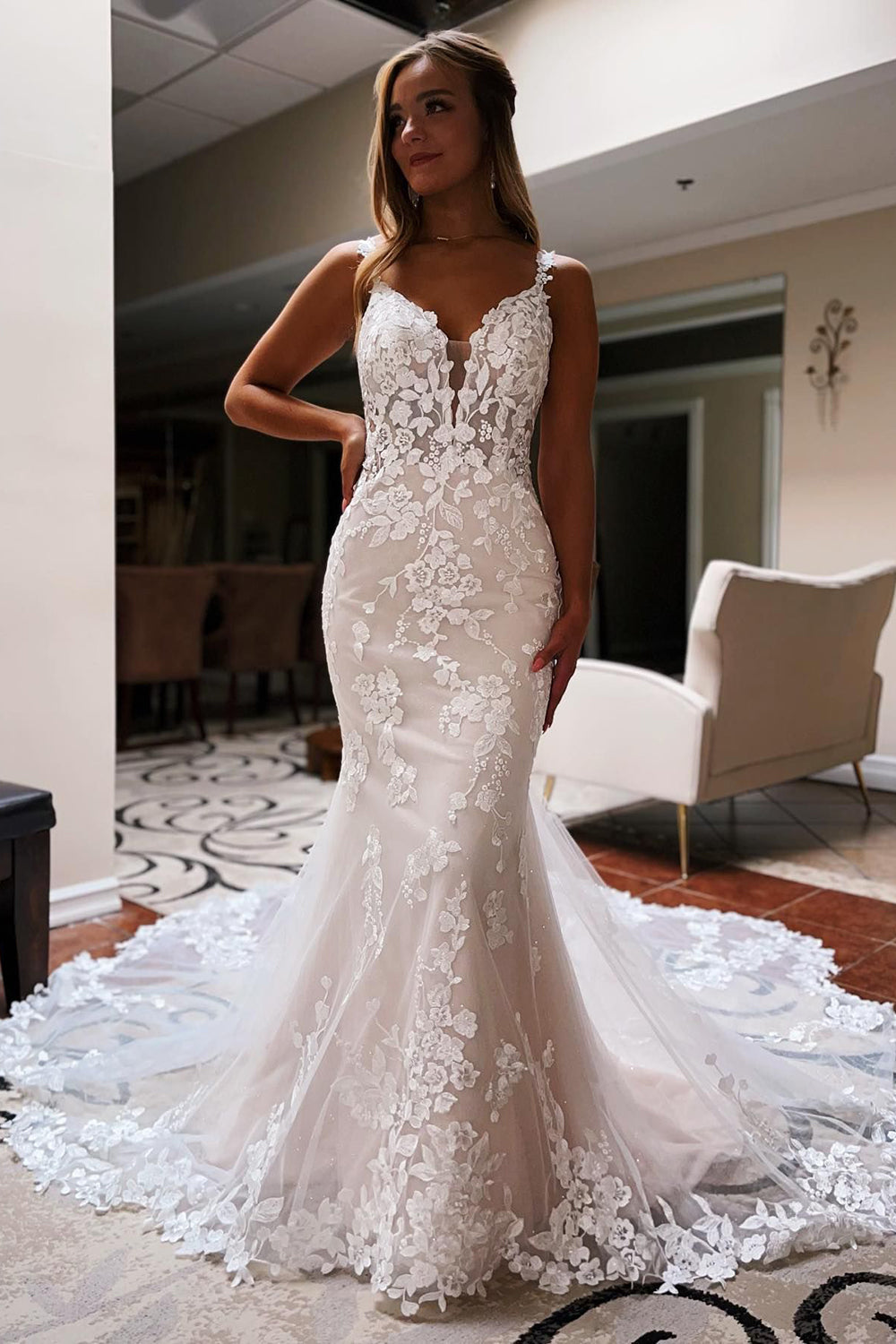 Queendancer Women Ivory Backless Long Mermaid Lace Wedding Dress Spaghetti Straps Sweep Train Bridal Dress – queendanceruk